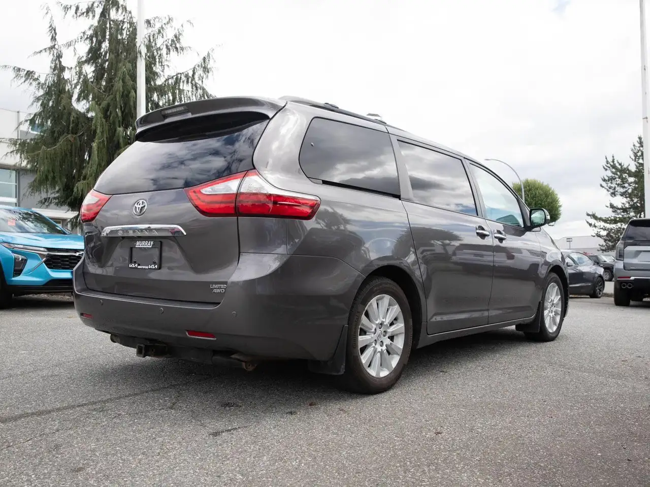 Toyota Sienna photo Toyota Sienna