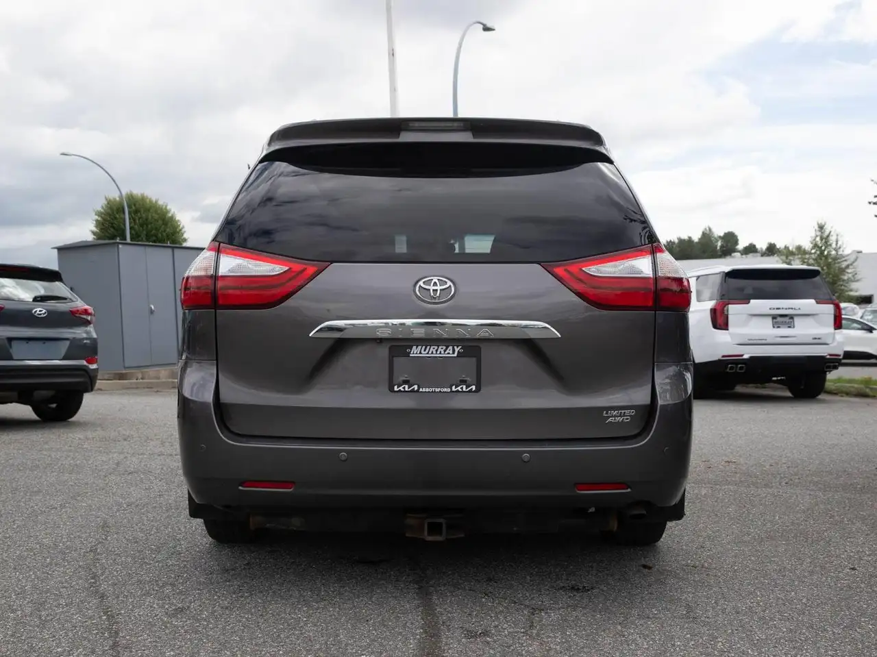 Toyota Sienna photo Toyota Sienna
