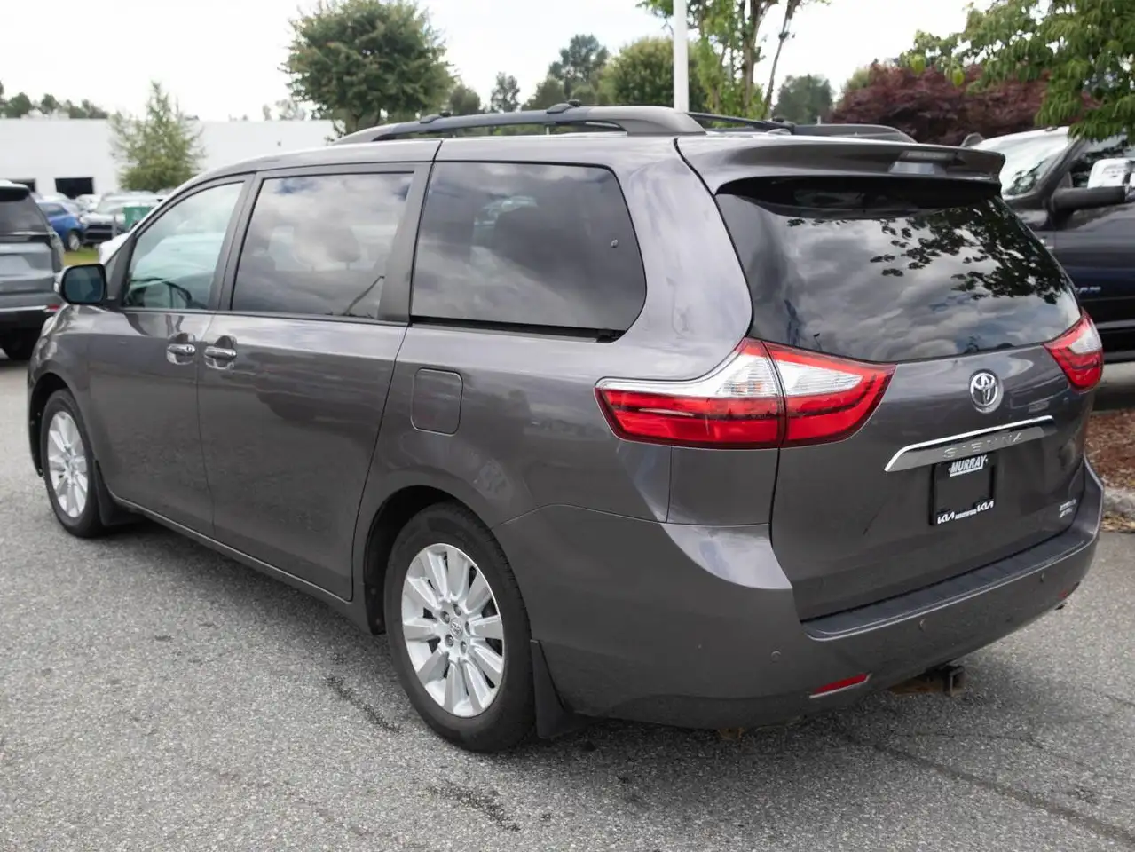 Toyota Sienna photo Toyota Sienna