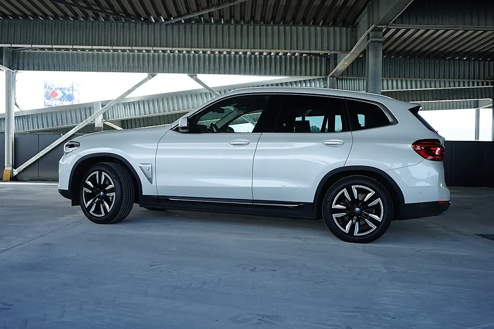BMW iX3 * PANO * ACC * LED * Driving Assi * Live Cockpi... Weiß - 2