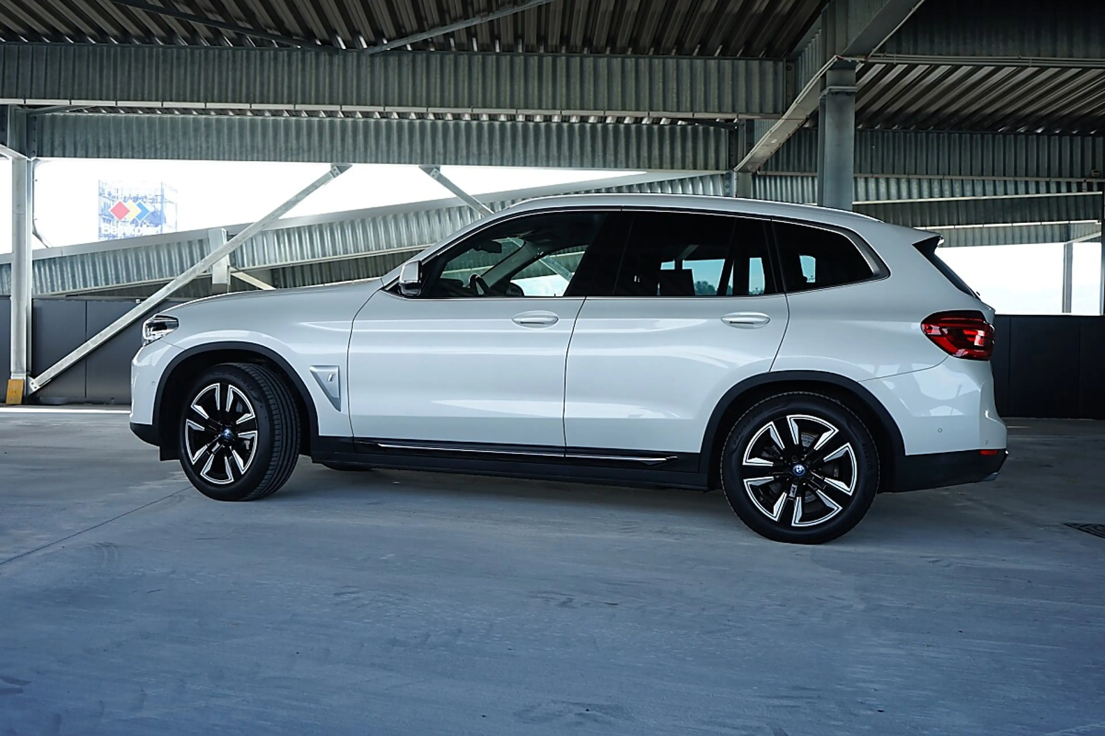 BMW iX3 * PANO * ACC * LED * Driving Assi * Live Cockpi... — photo 2