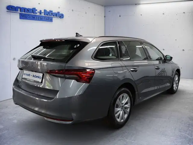 Skoda Octavia view 3