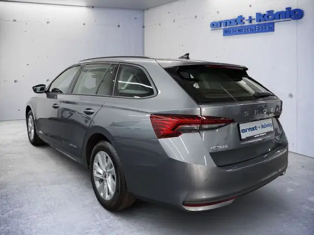 Skoda Octavia view 4