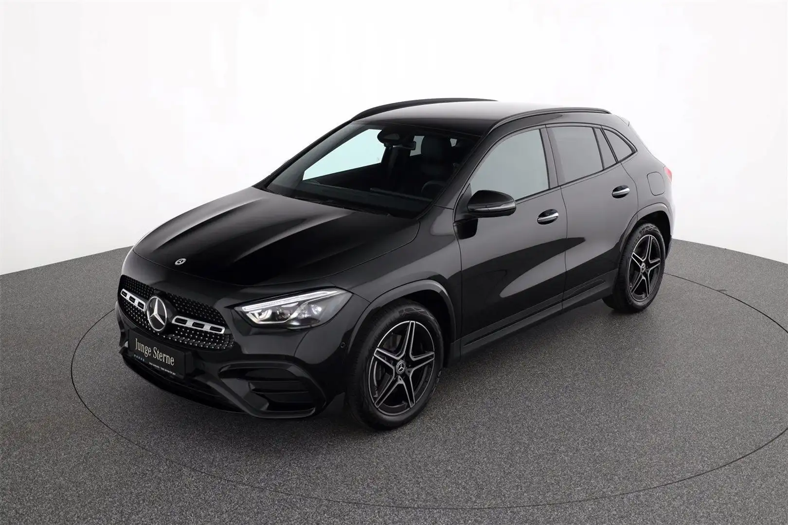 Mercedes-Benz GLA 200 d 4M AMG-Line AHK Distronic Winterpaket Schwarz - 2