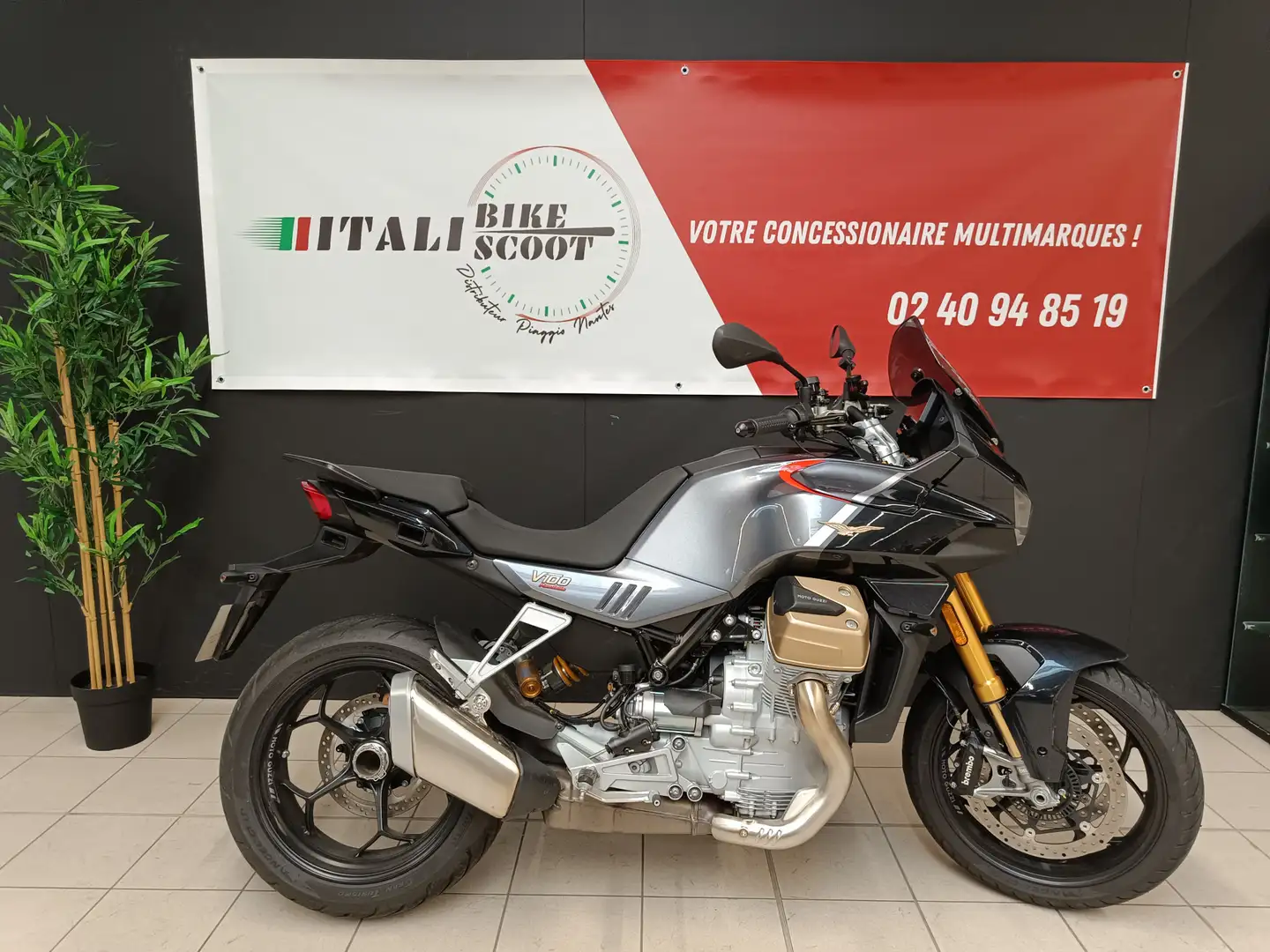 Moto Guzzi V 100 - 1