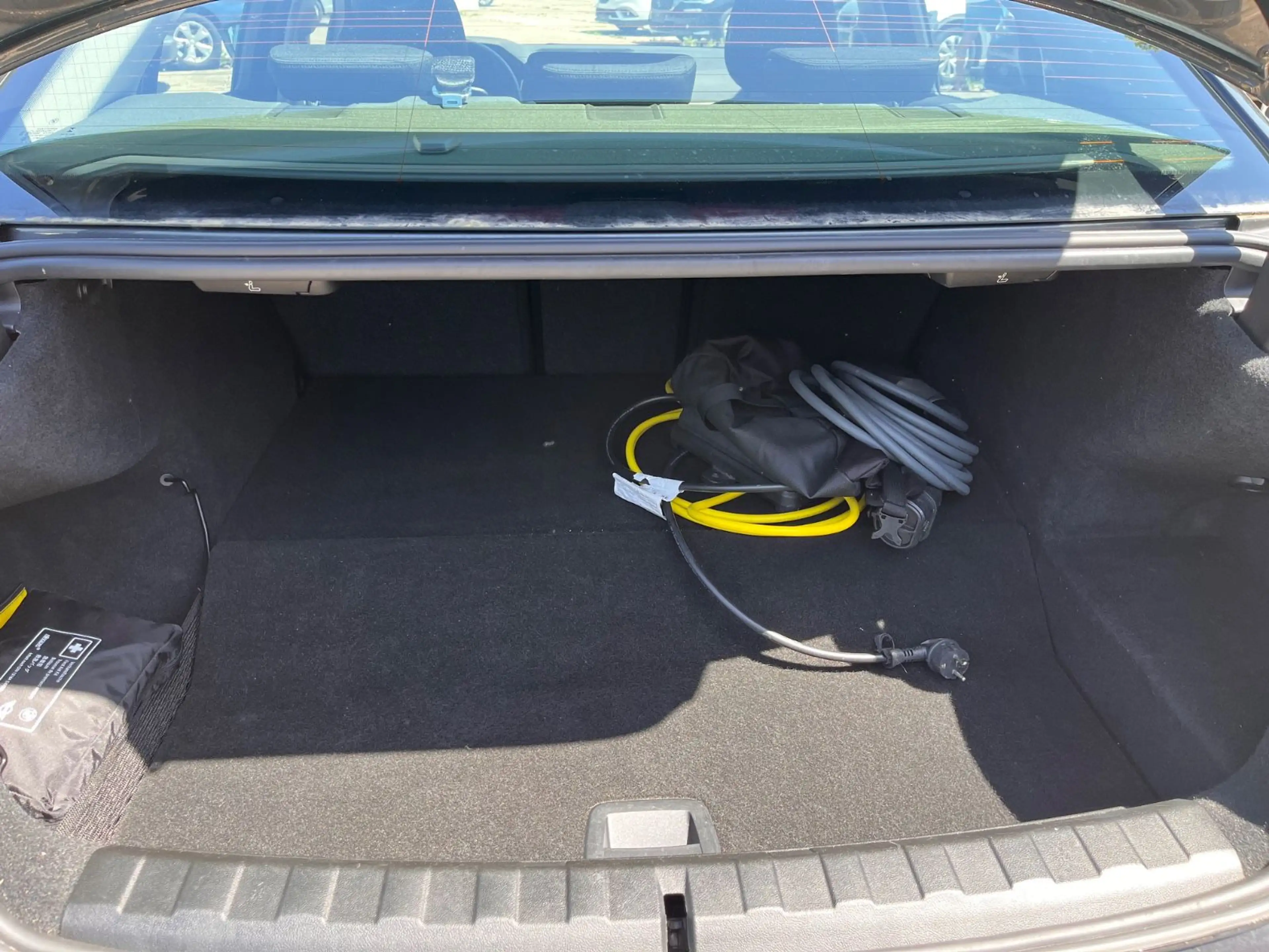 BMW 320 e Hybrid Navi LED DAB AHK 3 Zonen Klima — photo 15