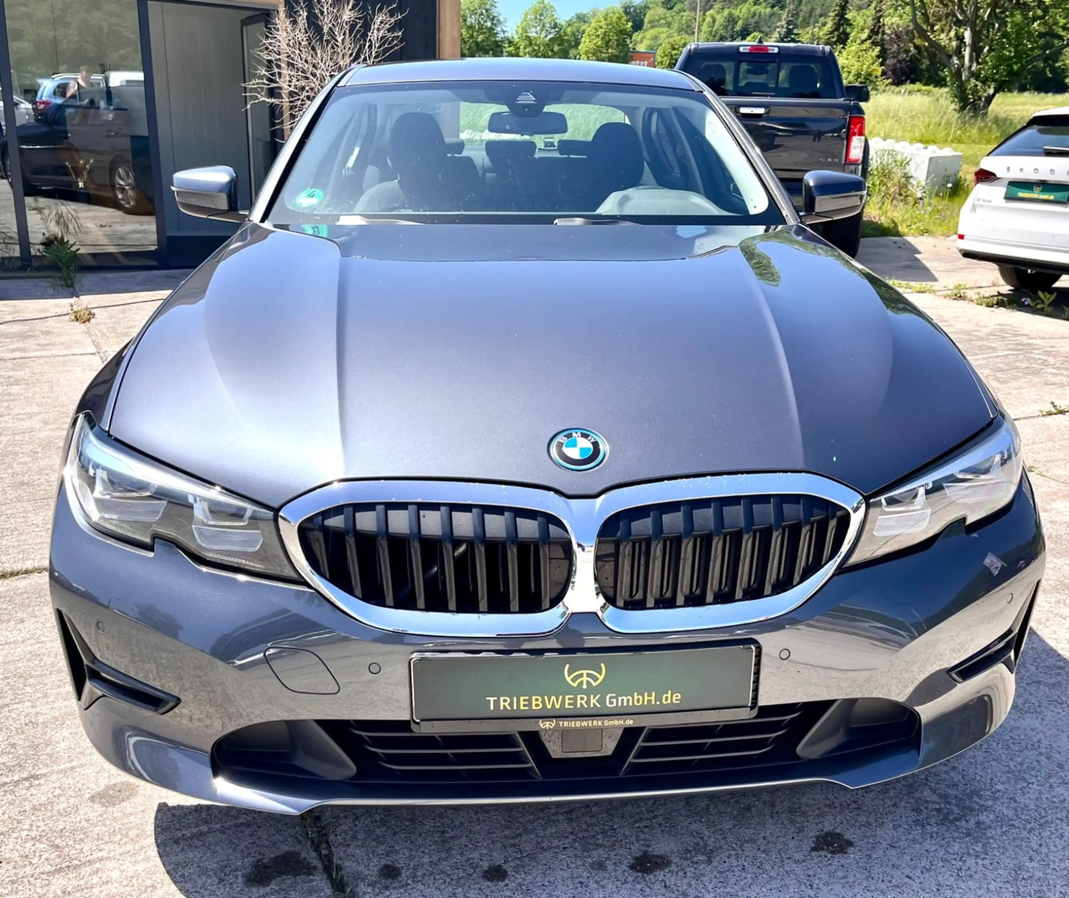 BMW 320 e Hybrid Navi LED DAB AHK 3 Zonen Klima — photo 2