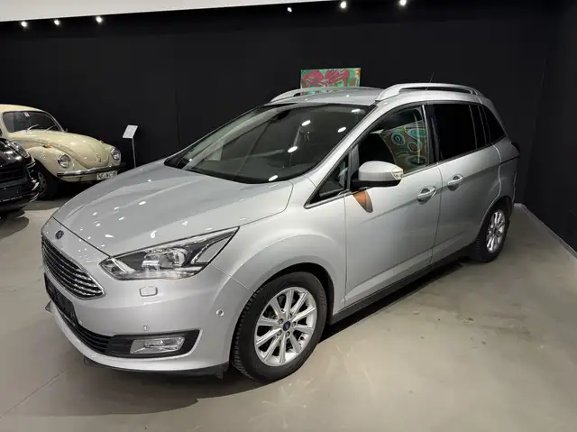 Ford Grand C-Max Titanium*7 Sitze*TÜV NEU*NAVI*PDC*Sitzhz.*Tempo