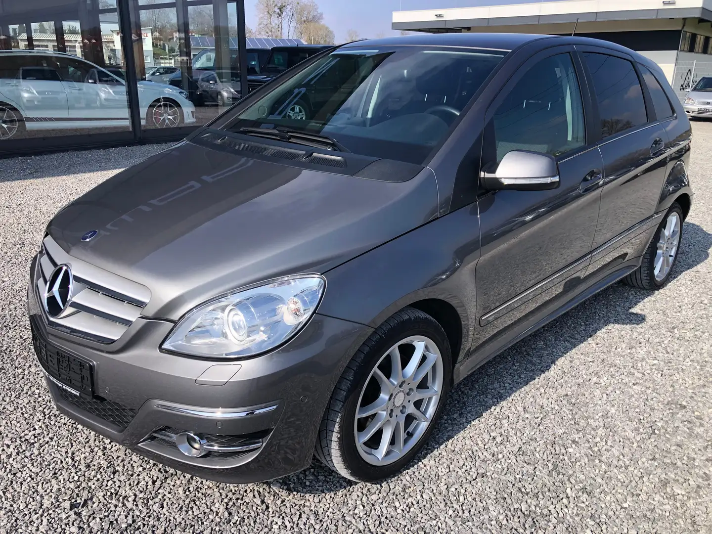 Mercedes-Benz B 200 Autotronic*Bi-Xenon*NAVI*Park-Assistent*SportPaket Grau - 1