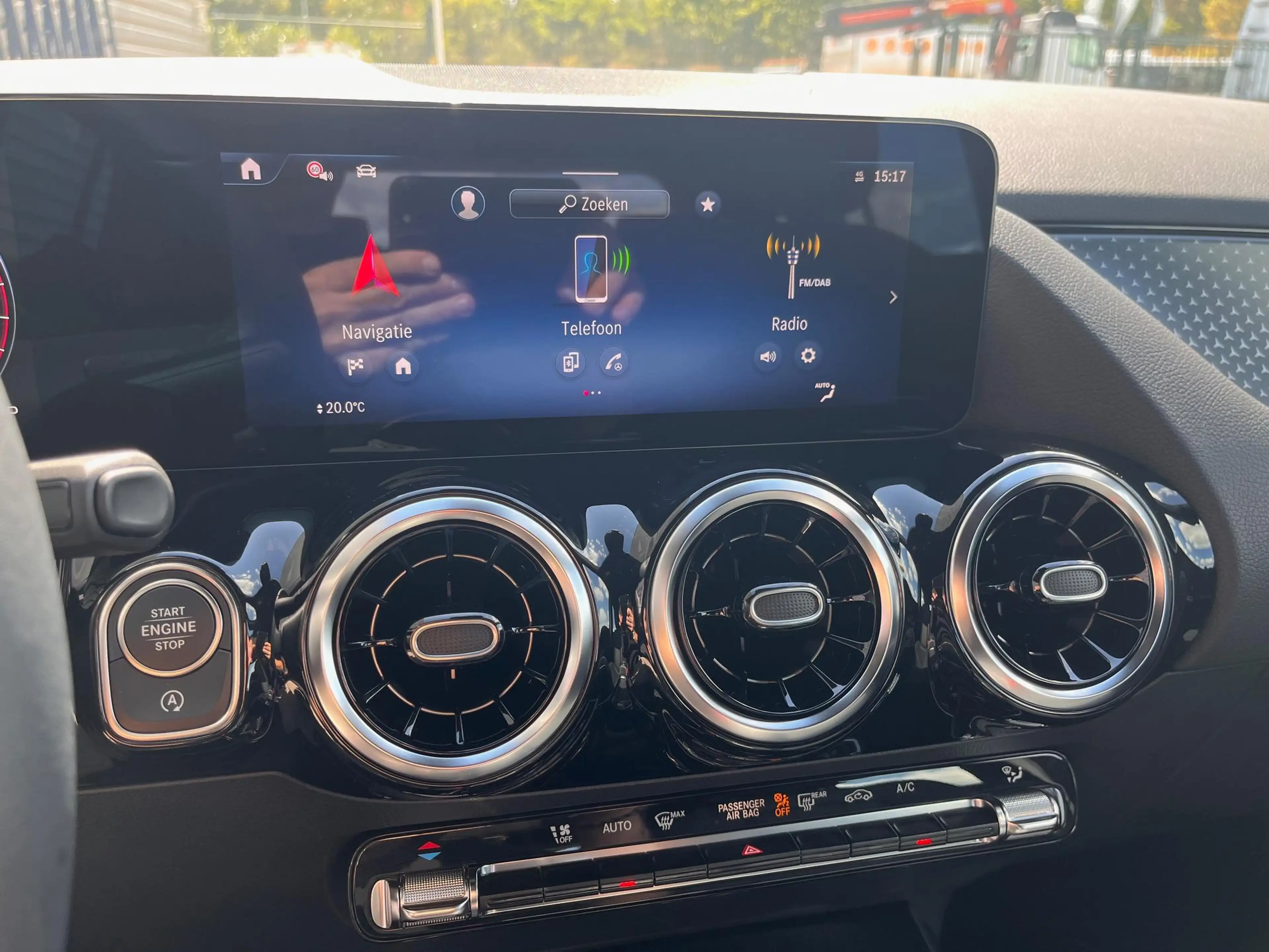 Mercedes-Benz GLA 180 Essential Line + trekhaak — photo 11