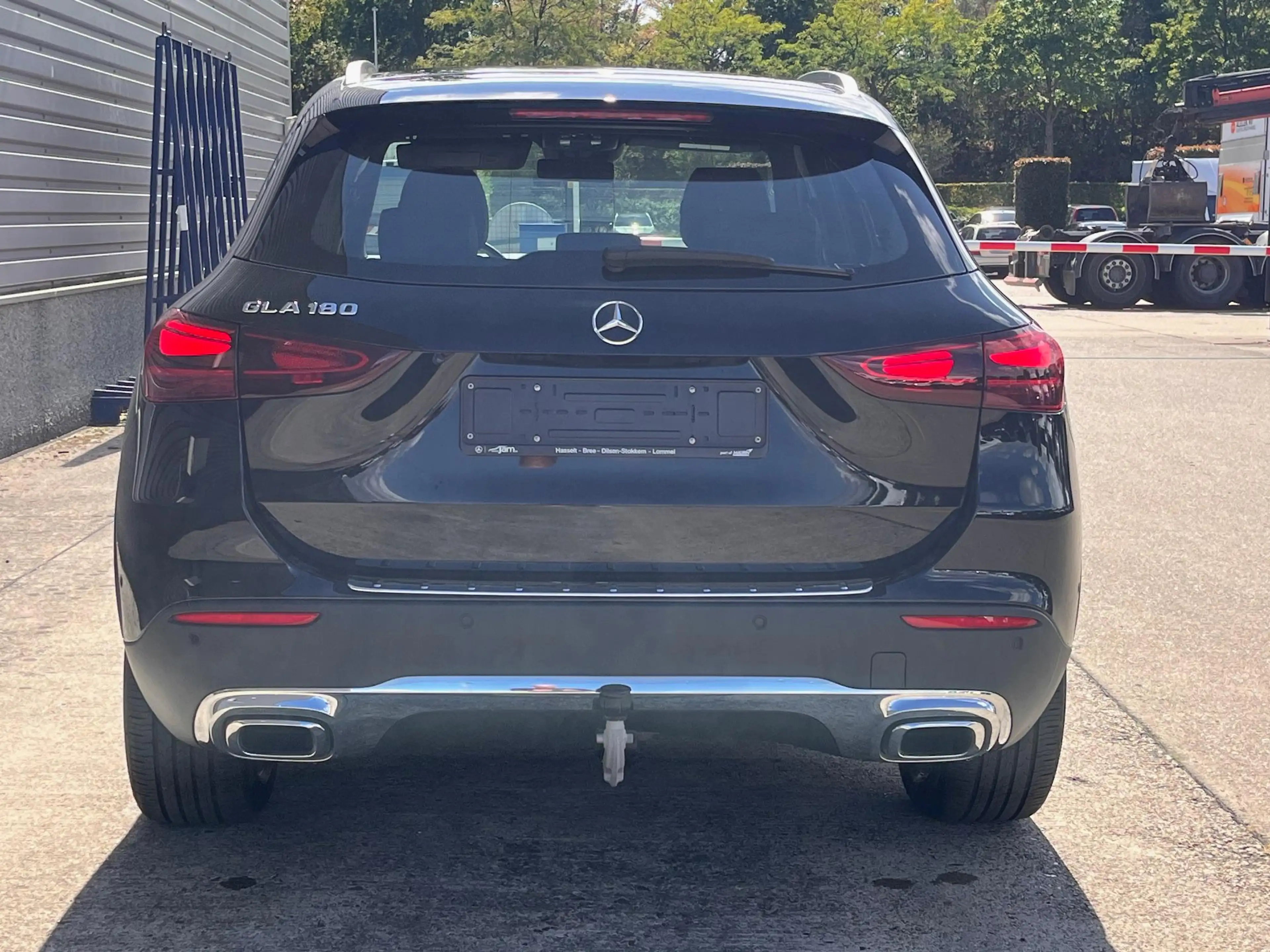 Mercedes-Benz GLA 180 Essential Line + trekhaak — photo 6