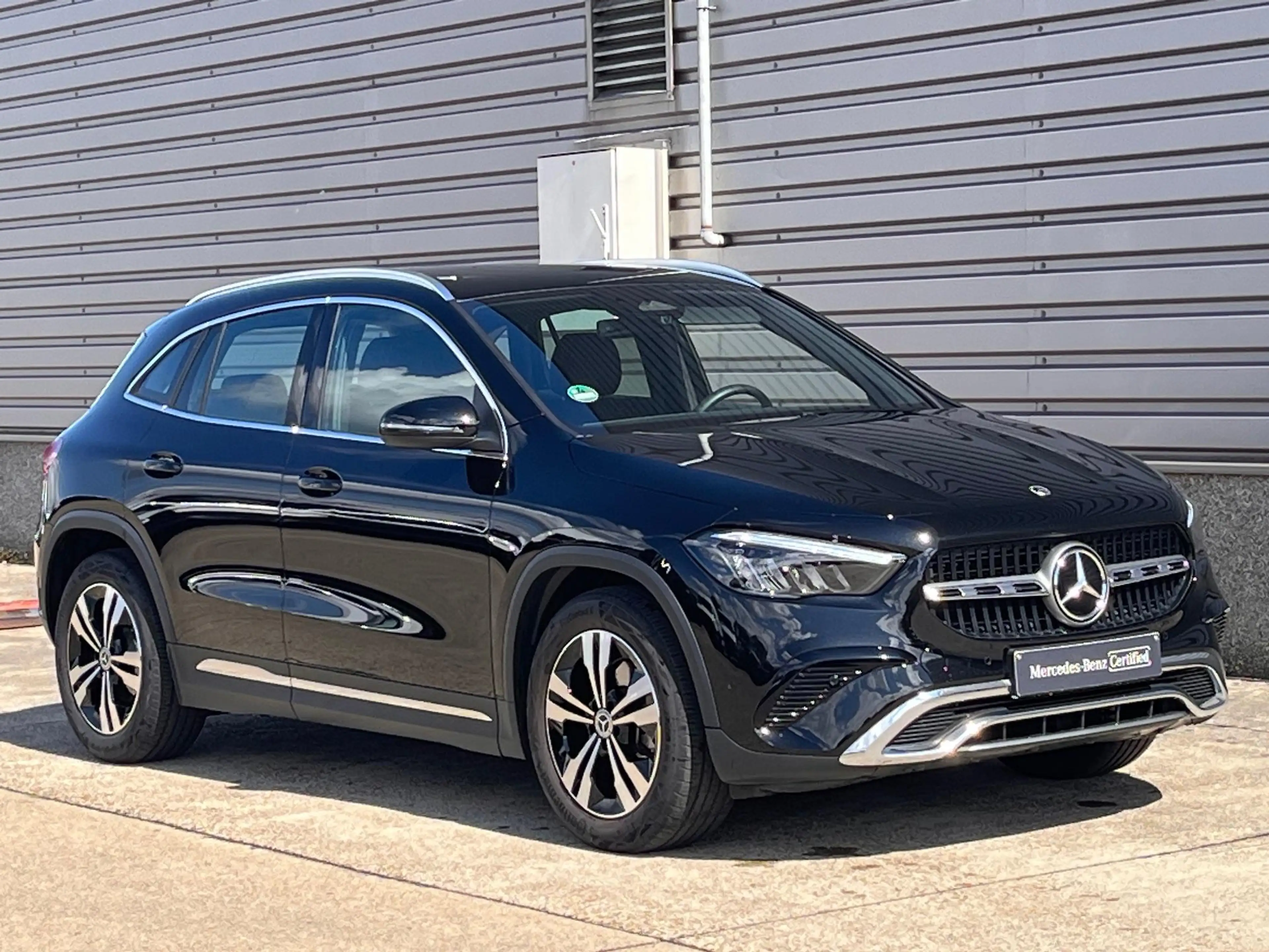 Mercedes-Benz GLA 180 Essential Line + trekhaak — photo 4