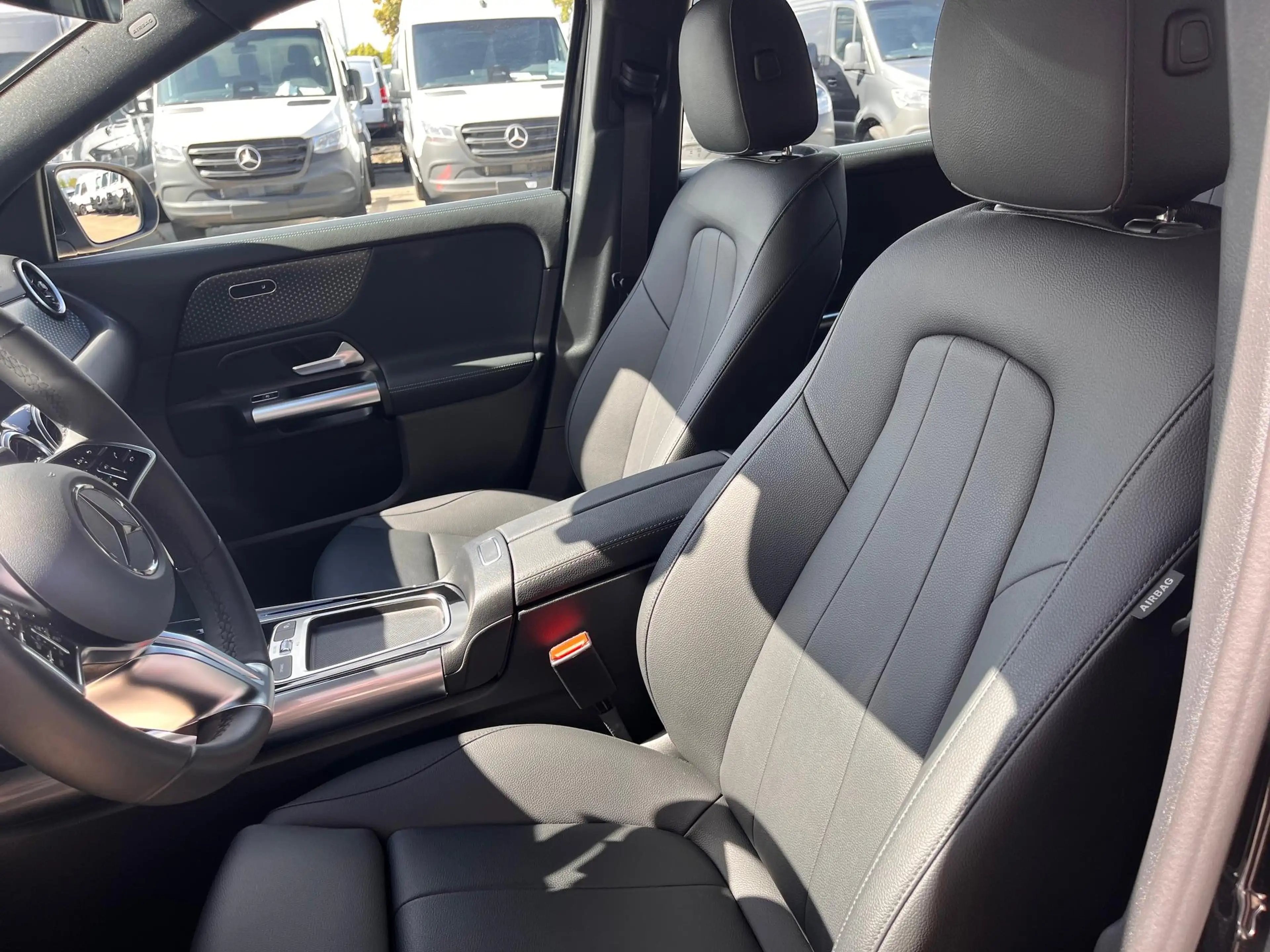 Mercedes-Benz GLA 180 Essential Line + trekhaak — photo 9