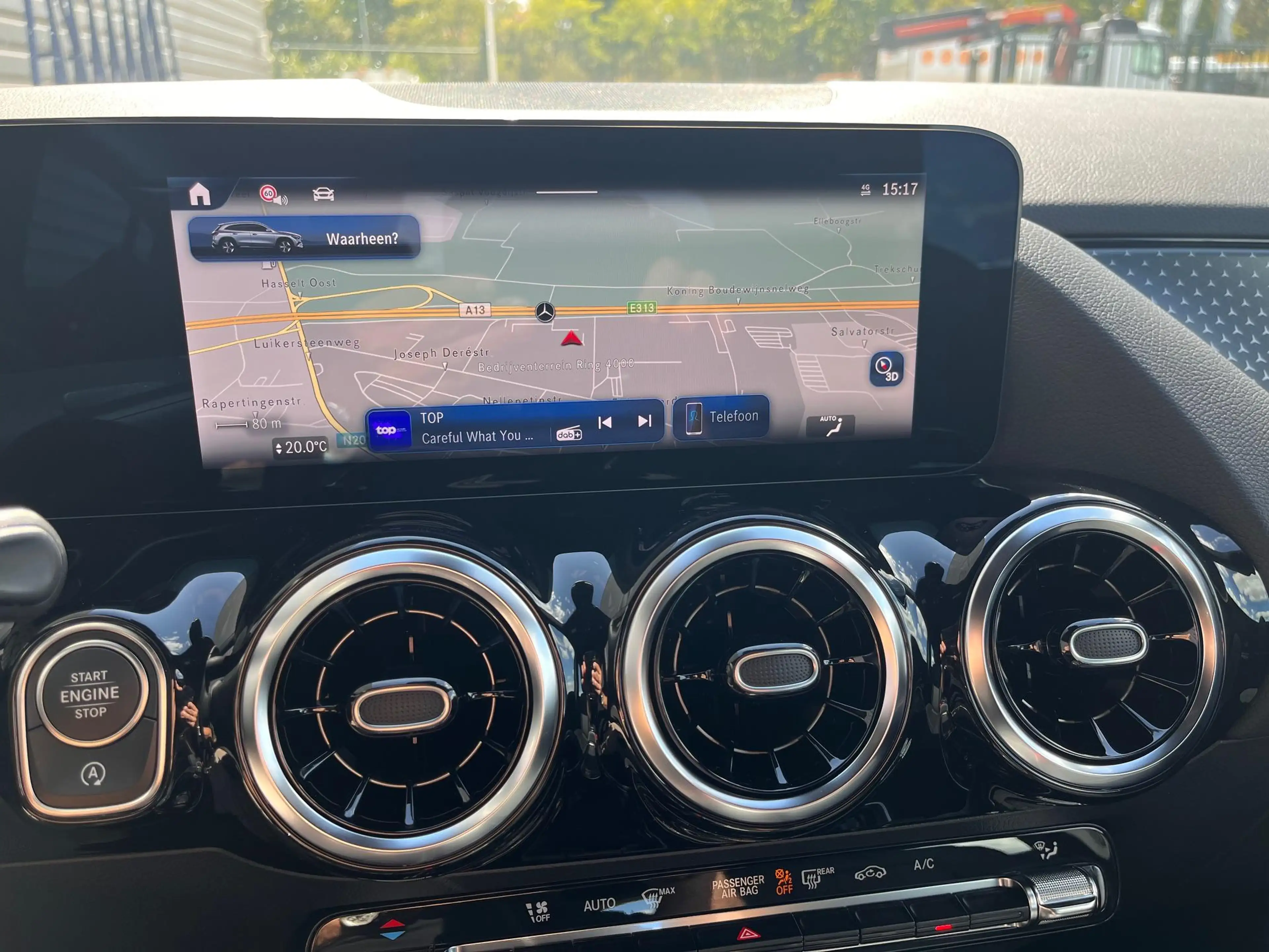 Mercedes-Benz GLA 180 Essential Line + trekhaak — photo 12