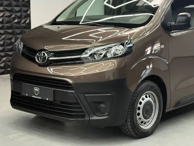 Toyota Proace view 2