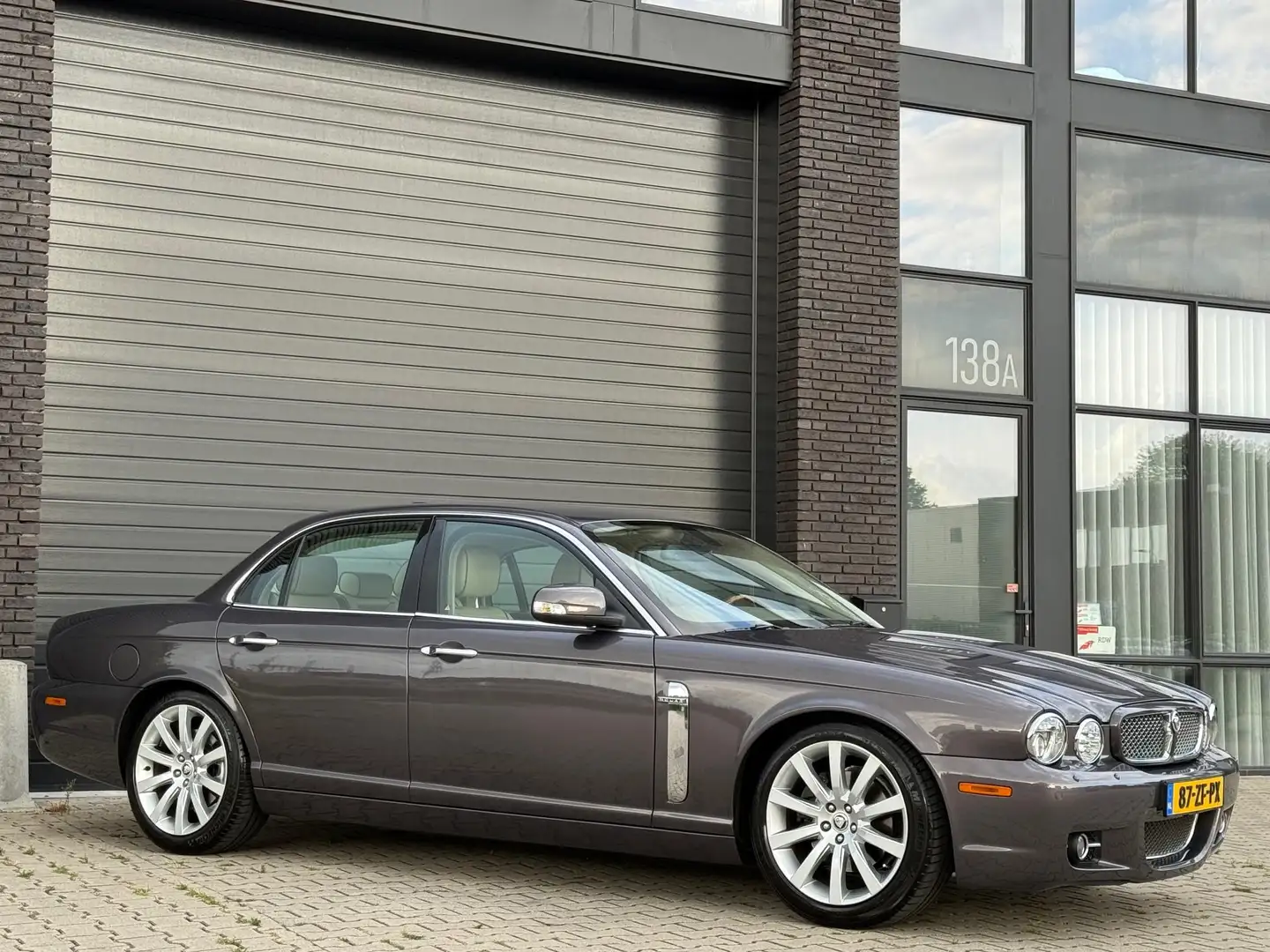 Jaguar XJ 4.2 V8 Sovereign Aut.-6 | origineel NL auto| BTW v Szürke - 2