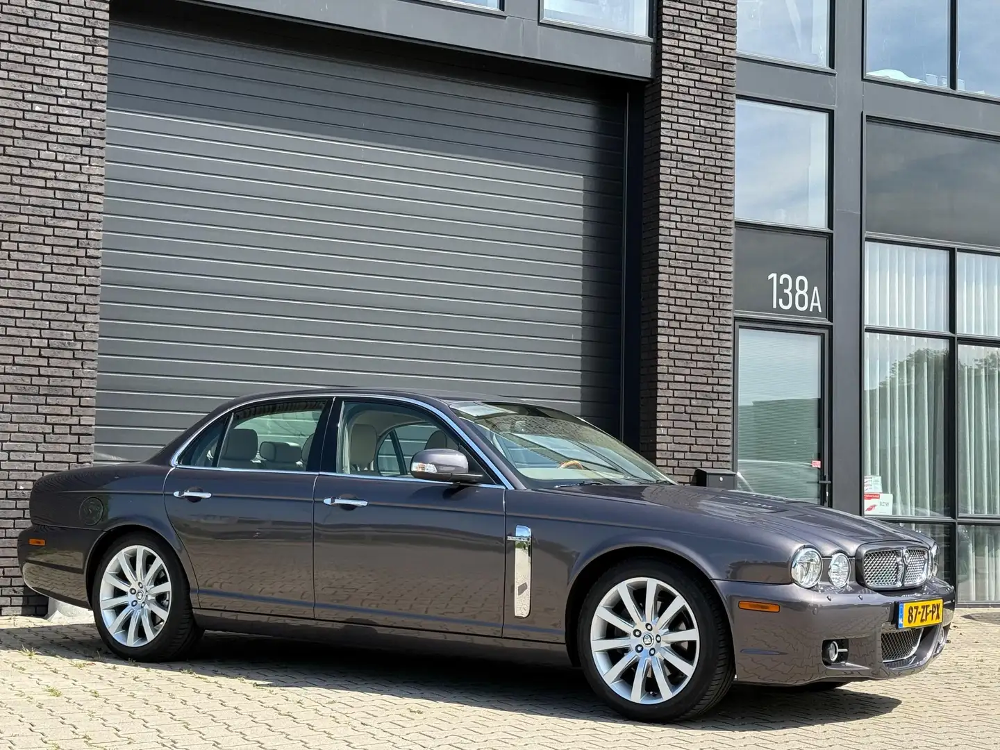 Jaguar XJ 4.2 V8 Sovereign Aut.-6 | origineel NL auto| BTW v Grijs - 2