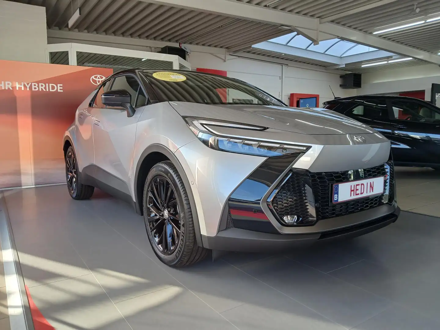 Toyota C-HR V04 2.0 PHEV GR Sport Bi-Tone E-CVT - 1