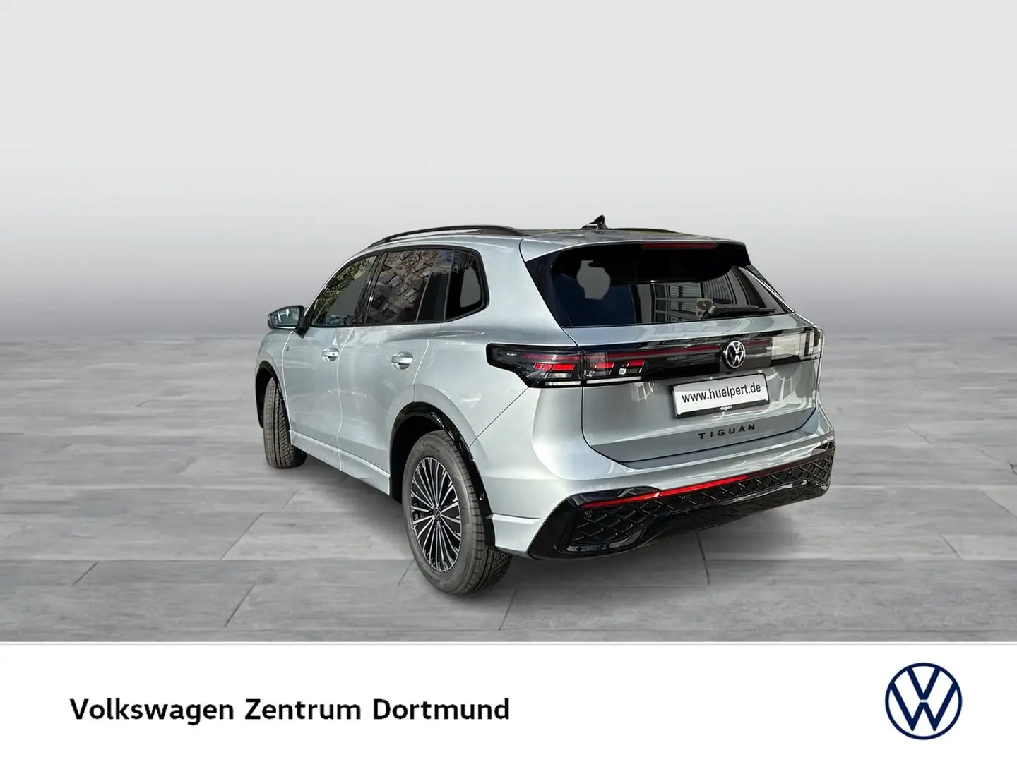 Volkswagen Tiguan 2.0 R-LINE DSG BLACKSTYLE PANO AHK LM20 Silber - 2