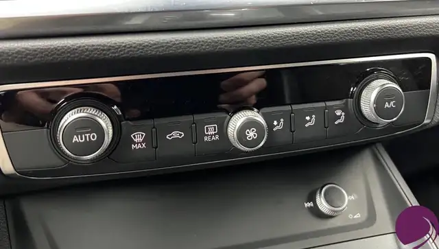Audi Q3 view 13