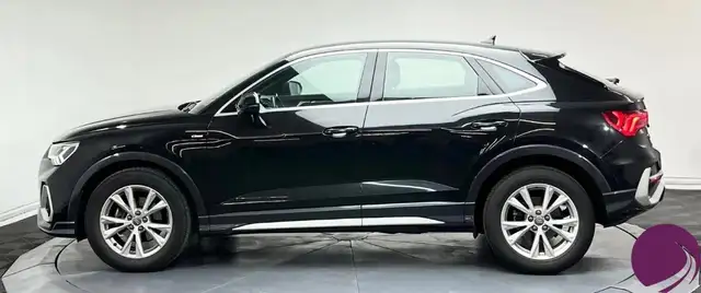 Audi Q3 view 3