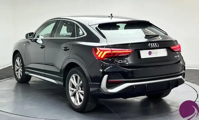 Audi Q3 view 6