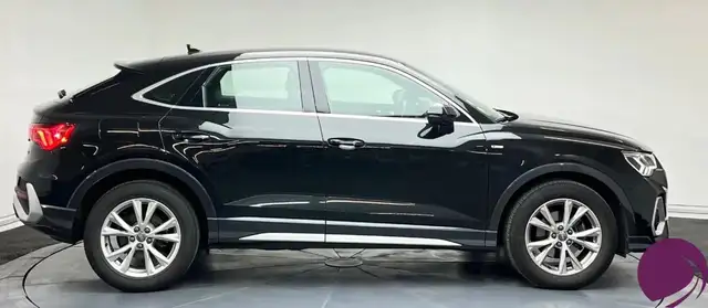 Audi Q3 view 4