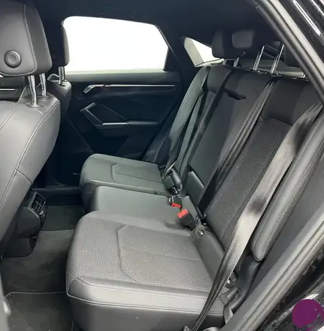 Audi Q3 view 9