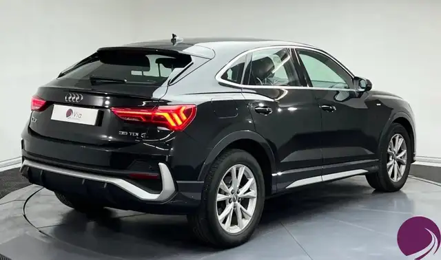 Audi Q3 view 5