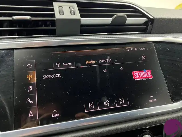 Audi Q3 view 15