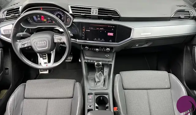 Audi Q3 view 7