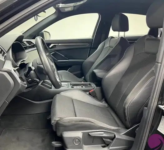 Audi Q3 view 8
