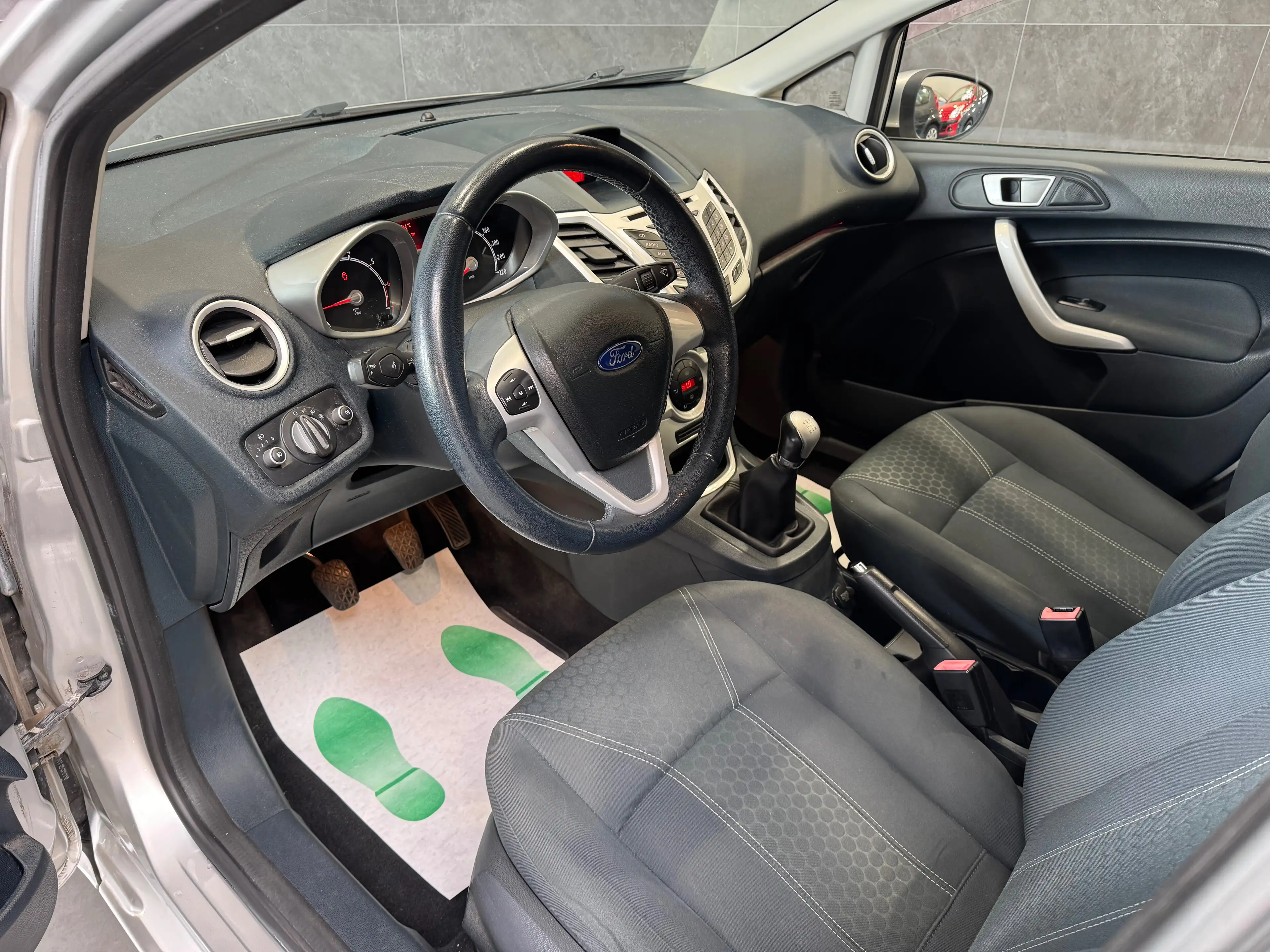 Ford Fiesta 1.25i* TITANIUM * 1ER MAIN * CARNET * JANTES * AIRCO — photo 8