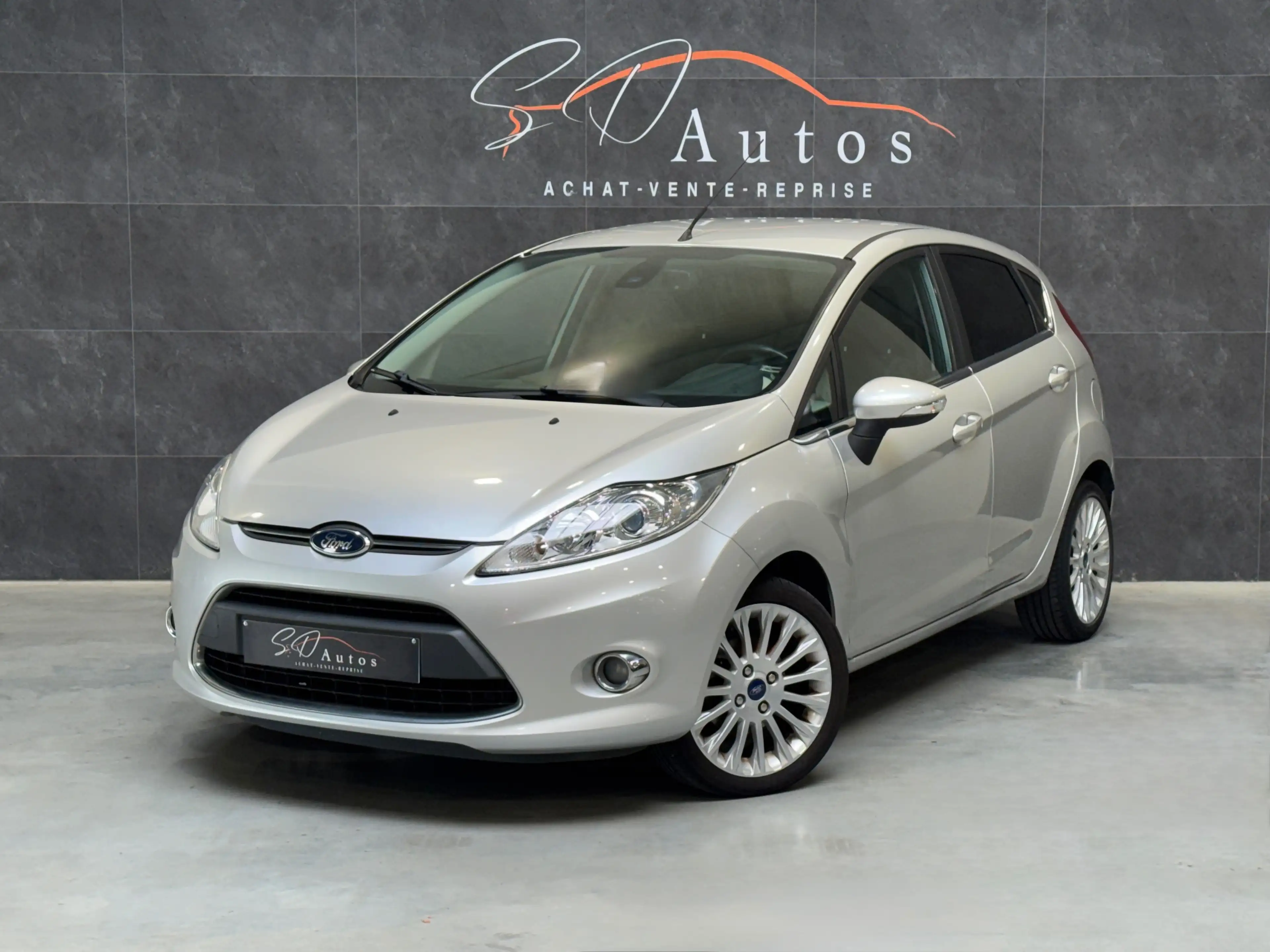 Ford Fiesta 1.25i* TITANIUM * 1ER MAIN * CARNET * JANTES * AIRCO