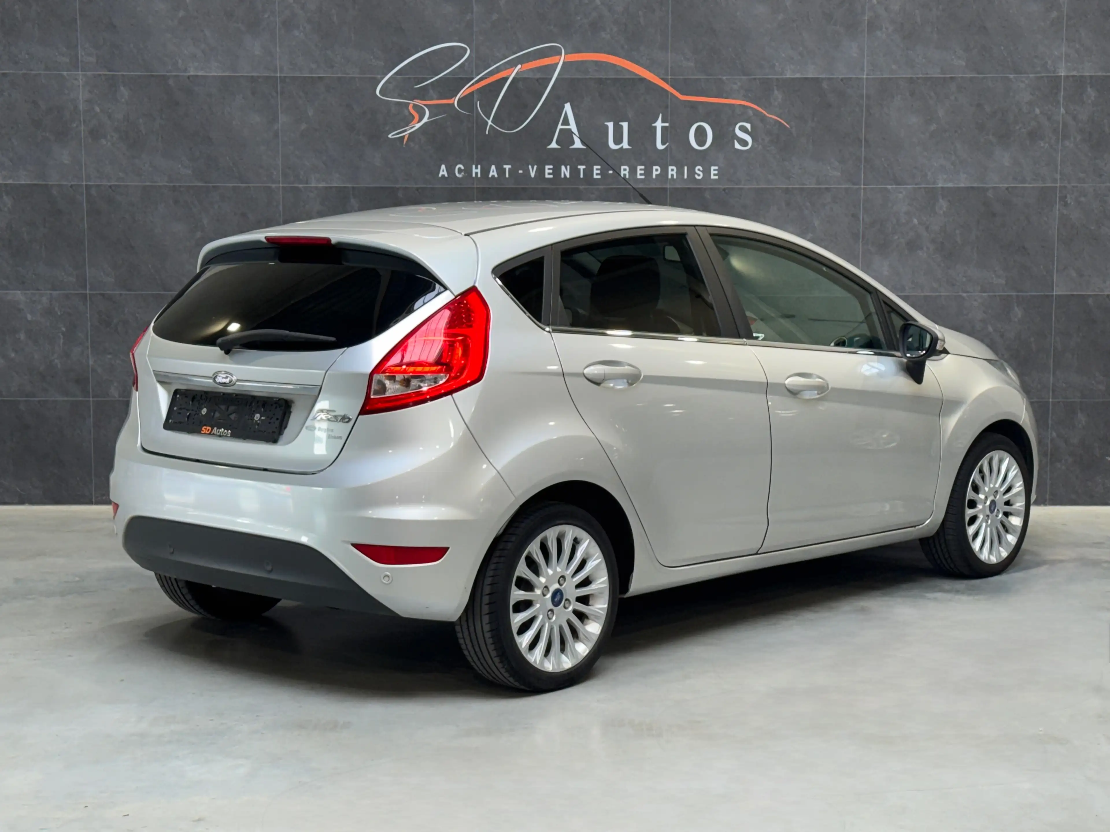 Ford Fiesta 1.25i* TITANIUM * 1ER MAIN * CARNET * JANTES * AIRCO — photo 4
