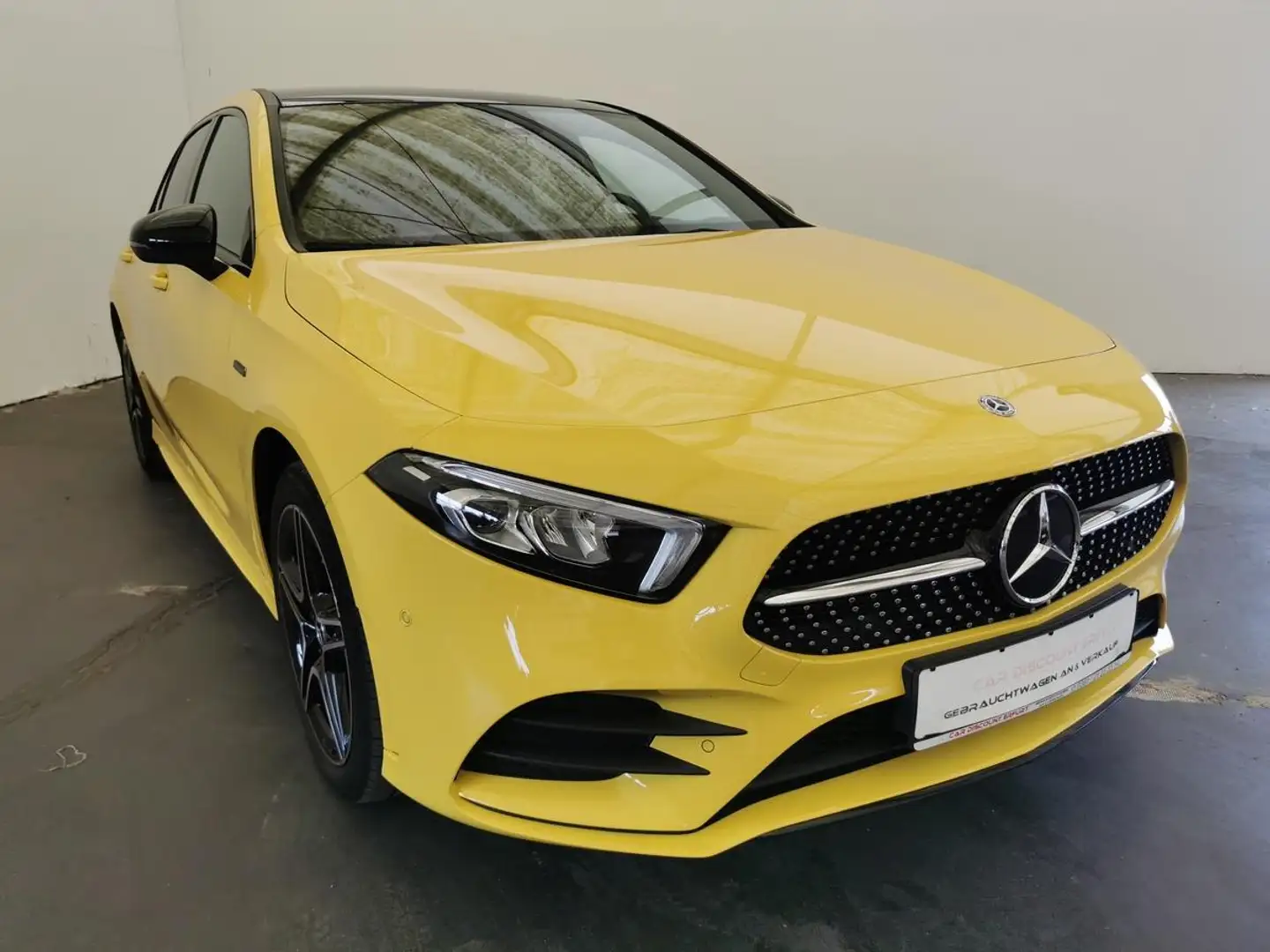 Mercedes-Benz A 250 e AMG Line-Panodach-LED-Leder-Night Paket- Gelb - 2