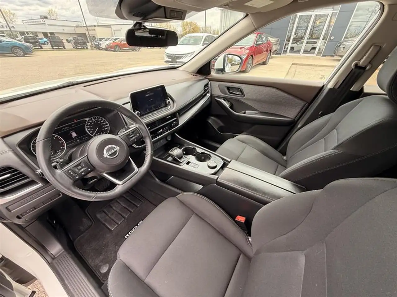 Nissan Rogue снимка Nissan Rogue