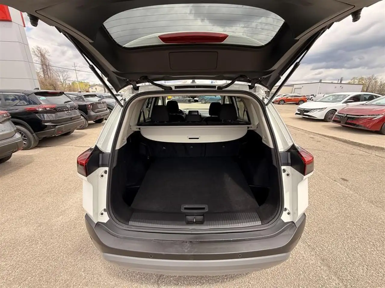 Nissan Rogue снимка Nissan Rogue