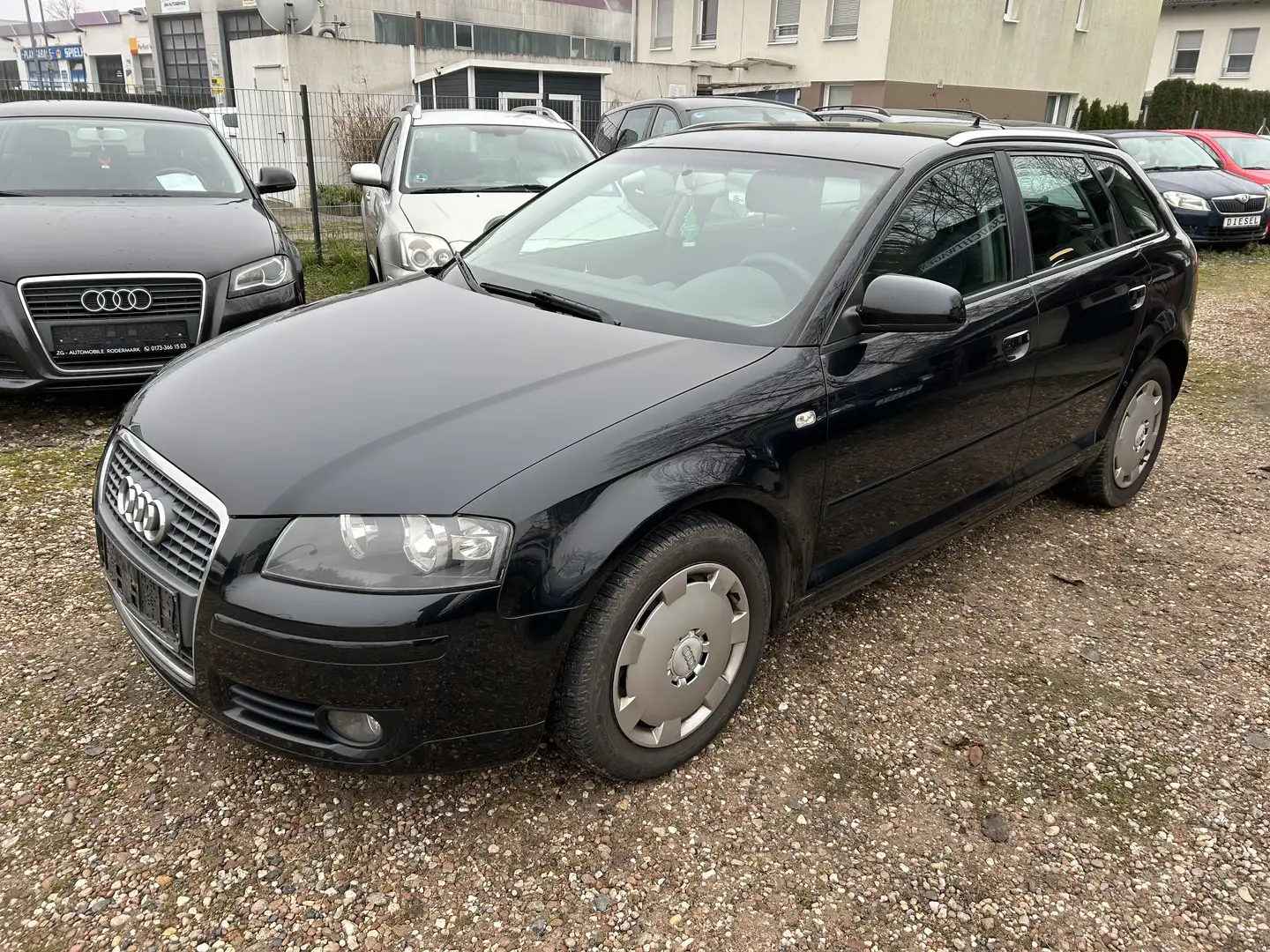 Audi A3 1.6 Attraction Schwarz - 1