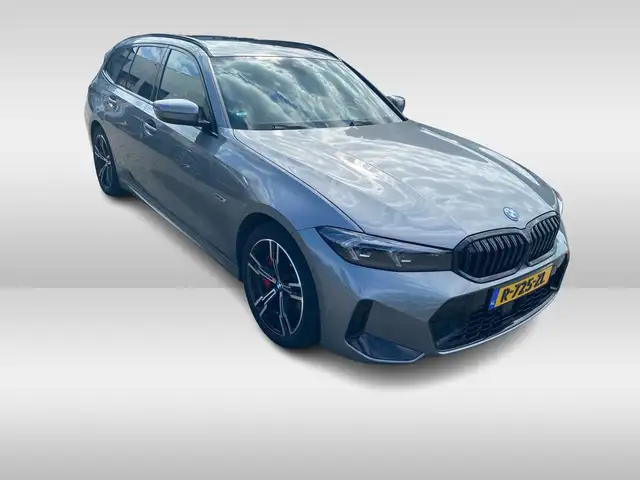 BMW 3 Series view 3