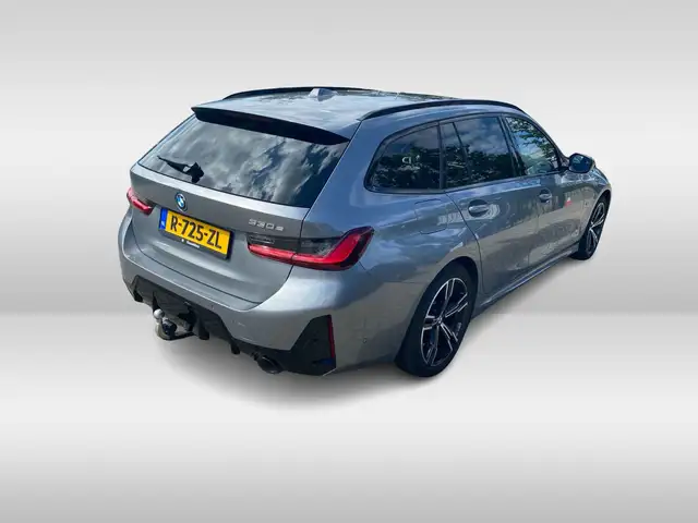 BMW 3 Series view 2