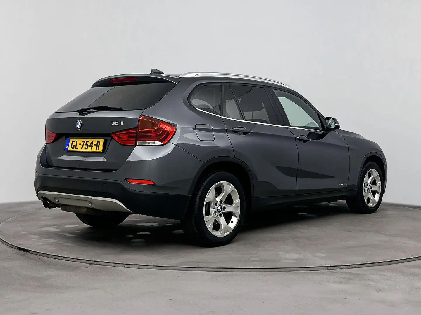 BMW X1 sDrive20i Executive Aut. | Navigatie | Lm-wielen | Grigio - 2