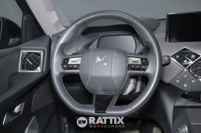 DS Automobiles DS 3 view 10