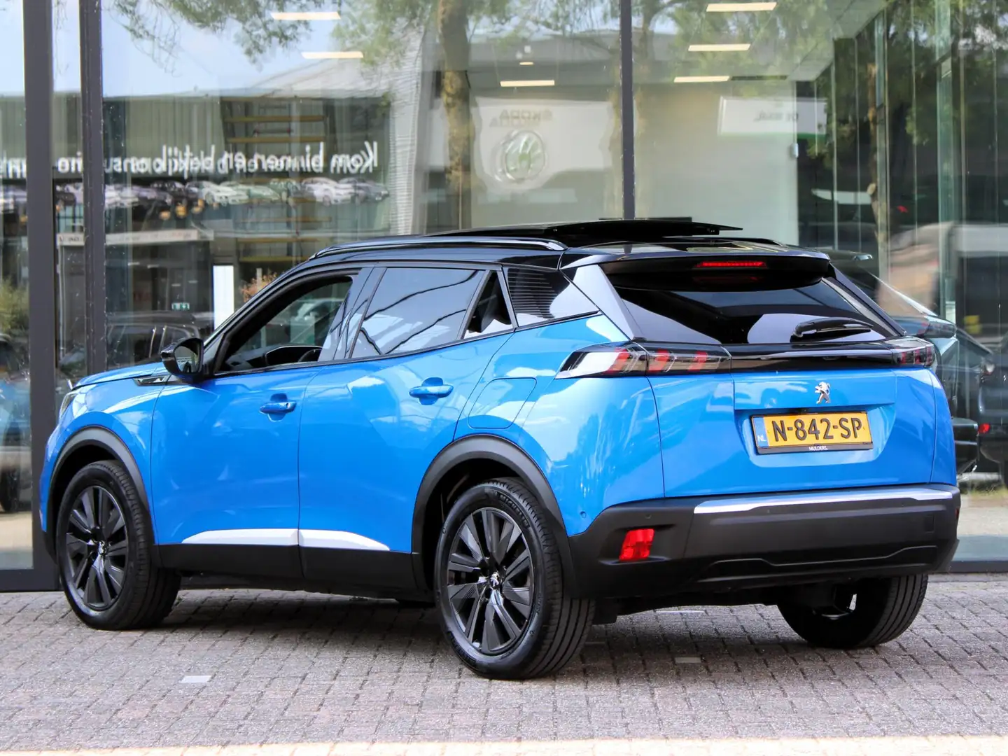 Peugeot e-2008 EV GT Pack 50 kWh | Navi / Panoramadak / Alcantara Blauw - 2