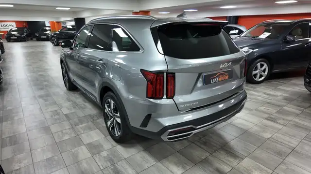 Kia Sorento view 4