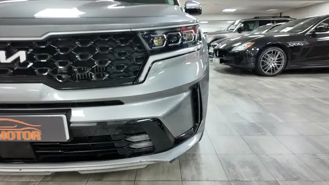 Kia Sorento view 9
