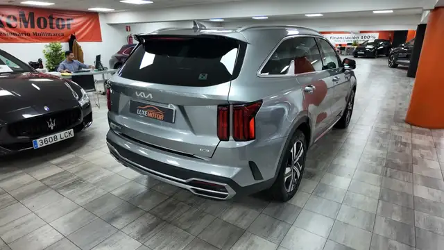 Kia Sorento view 6