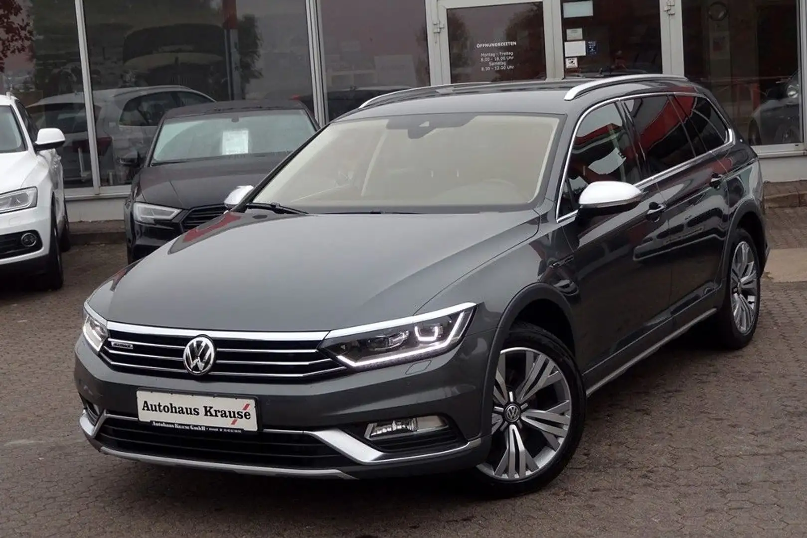 Volkswagen Passat Variant Passat B8 Variant Alltrack 2.0TSI DSG 4Motion Grau - 2
