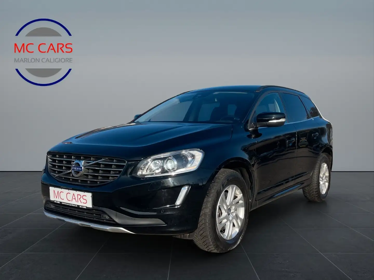 Volvo XC60 Momentum 2WD Schwarz - 2