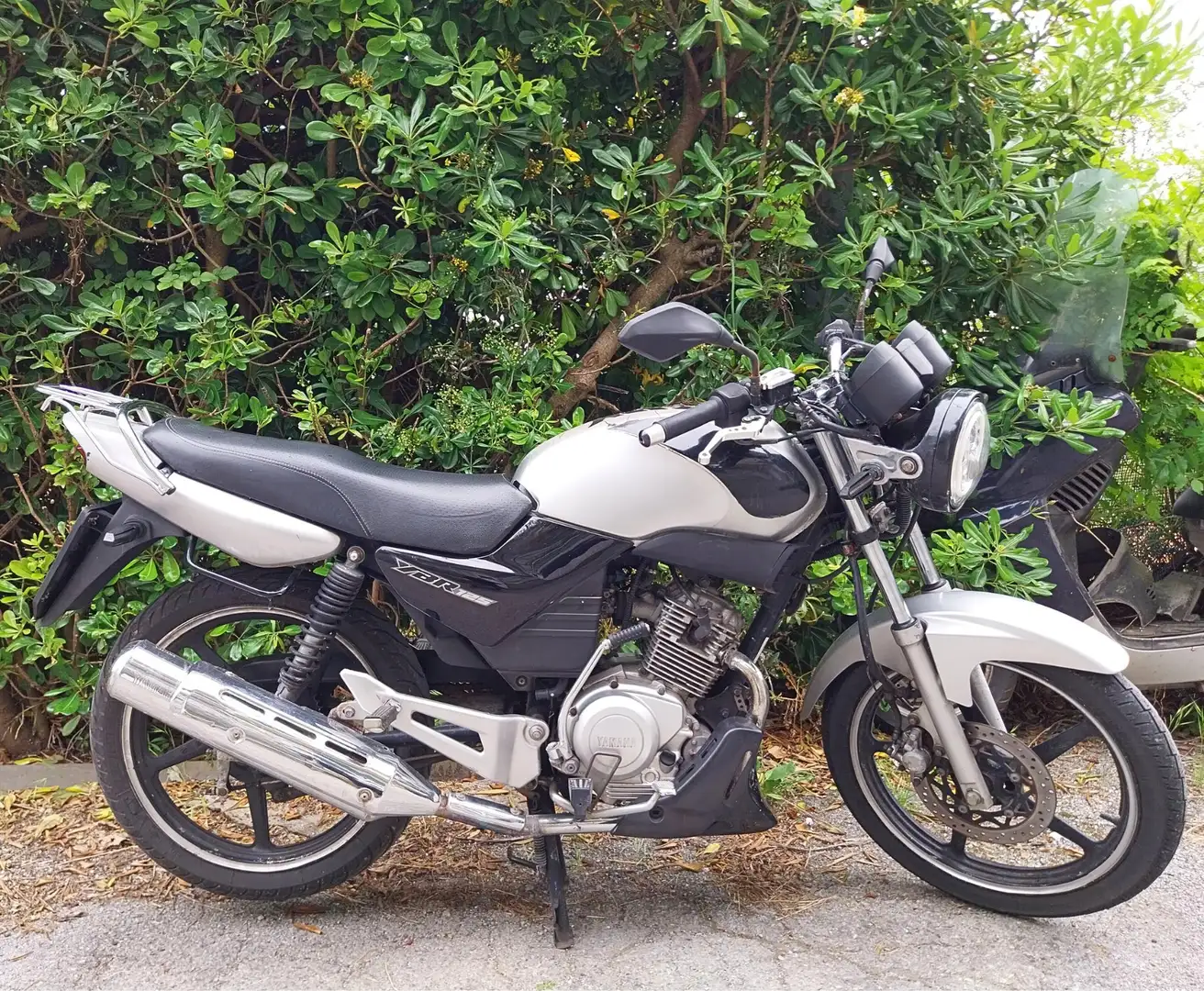 Yamaha YBR 125 Plateado - 1